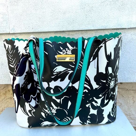 ***Trina Trina Turk Turquoise Scallop Tote Reversible (BG) - Picture 3 of 10